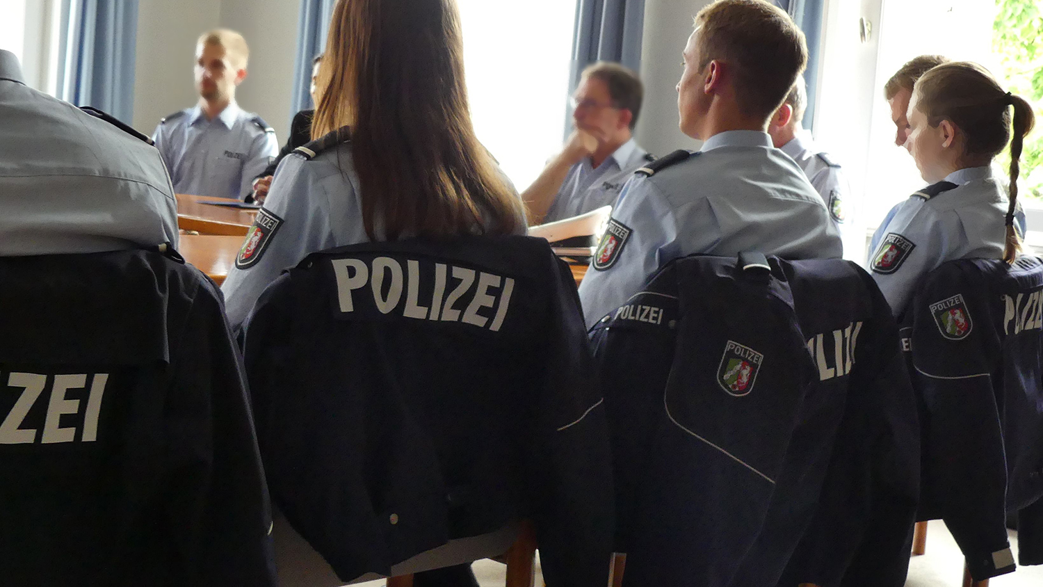 Young commissioner applicants at the Soest district police authority