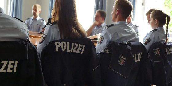 Junge Kommissarbewerber bei der Kreispolizeibehörde Soest